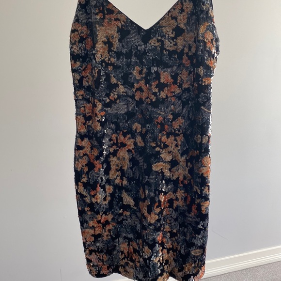 Evening sequinned dress thigh length, black with orange, yellow and grey sequins - Picture 2 of 4